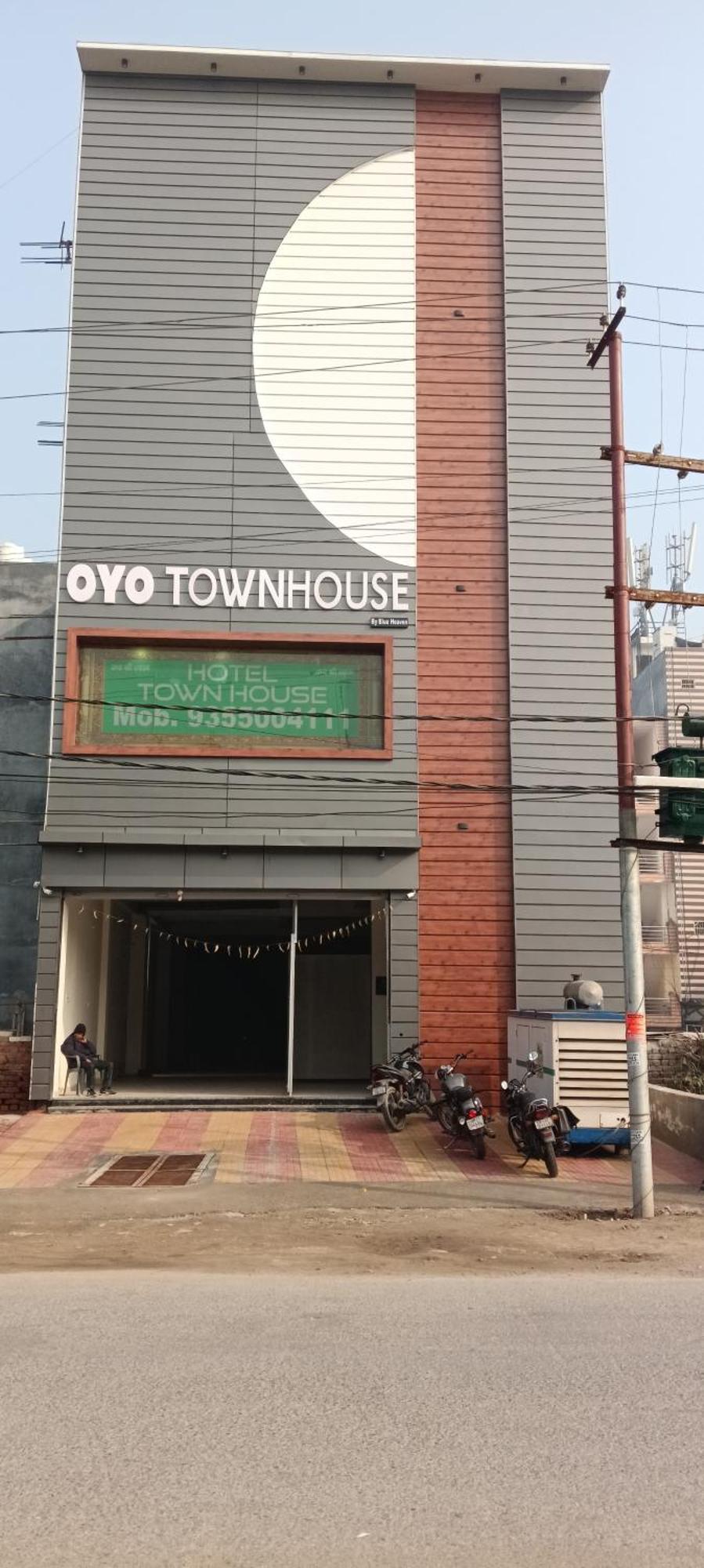 Hotel Blue Heaven Oyotownhouse กาเซียบัด ภายนอก รูปภาพ