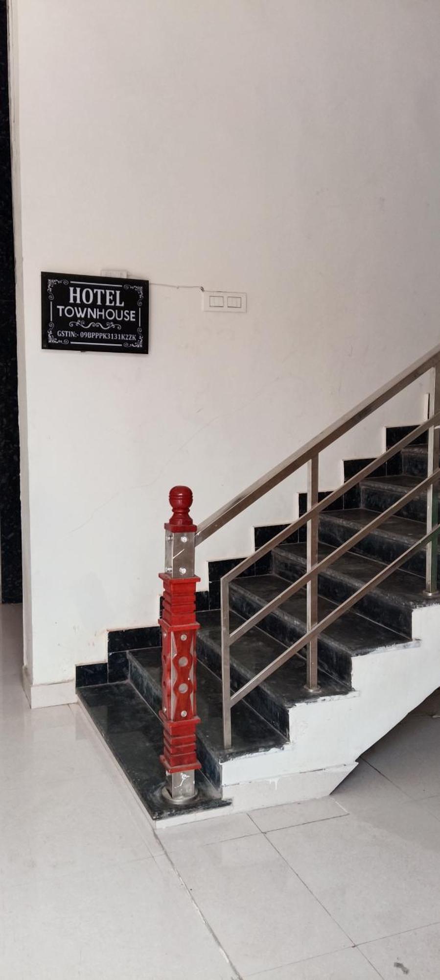 Hotel Blue Heaven Oyotownhouse กาเซียบัด ภายนอก รูปภาพ