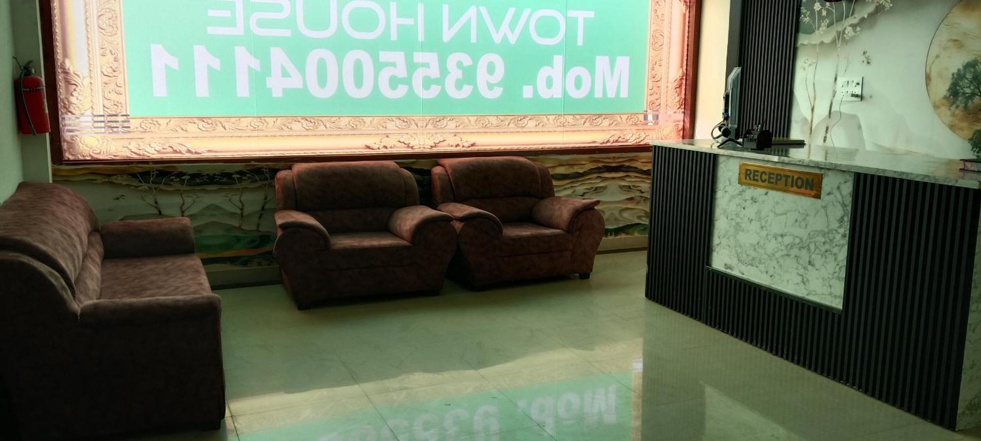 Hotel Blue Heaven Oyotownhouse กาเซียบัด ภายนอก รูปภาพ